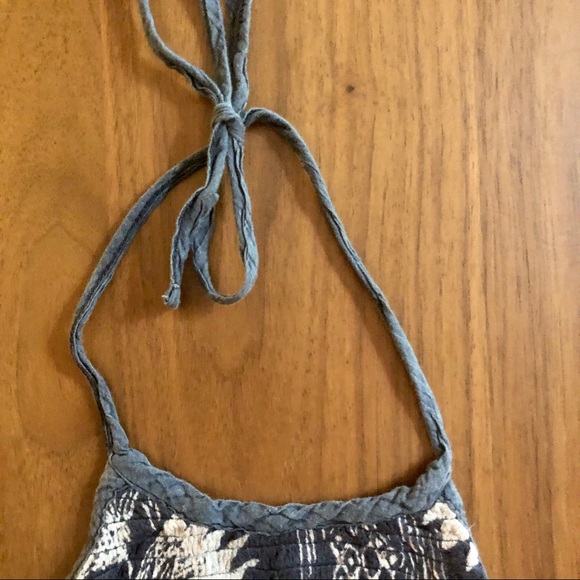 Halter crop top - dark floral print - Picture 2 of 6